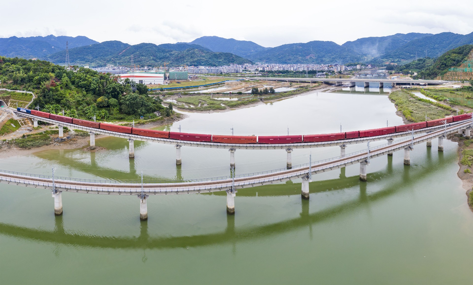 寧德汽車基地鐵路專用線正式通車運(yùn)營(yíng).jpg